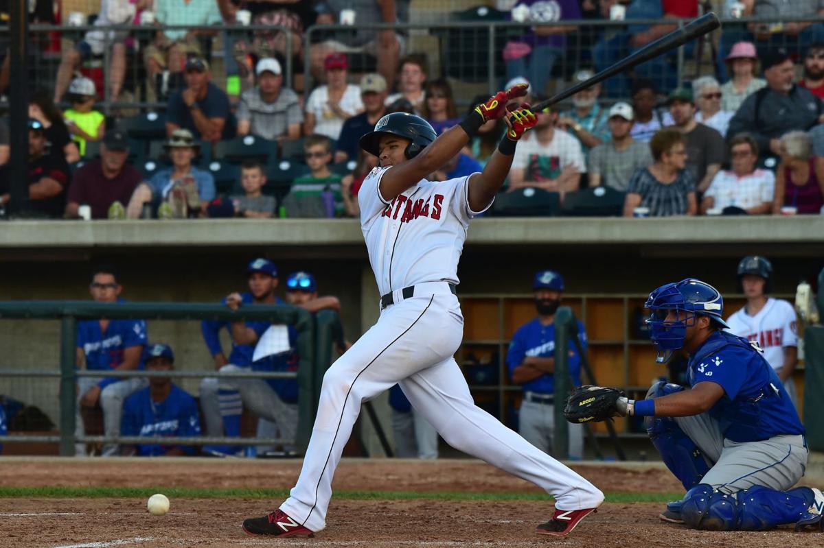 Mustangs infielder Leandro Santana