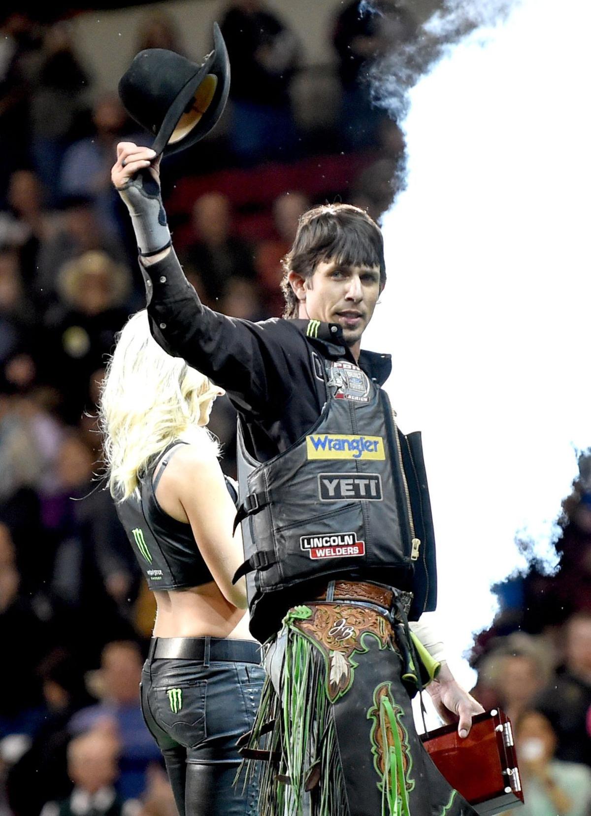 Does J B Mauney Still Ride Bulls 59 - mvdzz8m