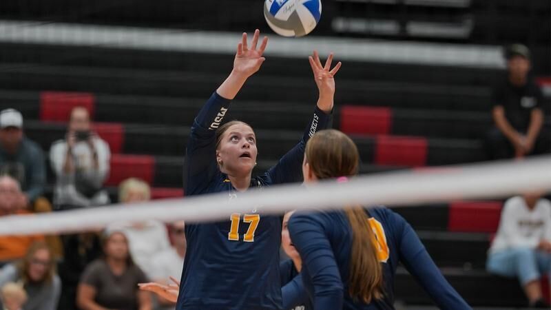 Yellowjackets Battle Back for Third-Set Win in Loss to Western Oregon