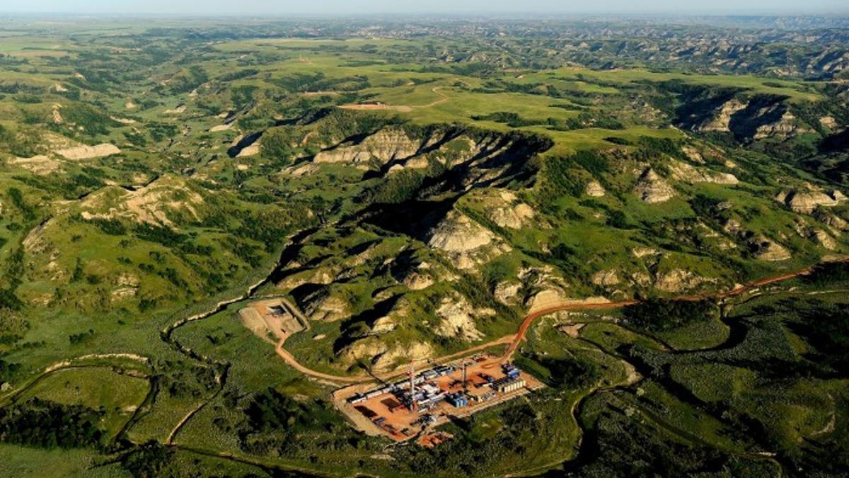 Bakken Activity Transforms Oil Fields Montana News Billingsgazette Com