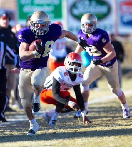 Carroll's comeback keeps No. 3 Saints marching