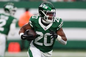 New York Jets running back Breece Hall (20) rushes the ball against the Atlanta Falcons during the first half at MetLife Stadium.