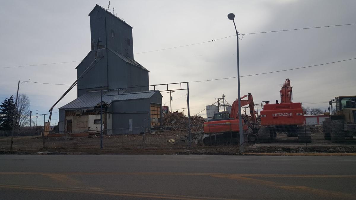 Dozens gather to watch Laurel grain elevator fall Business