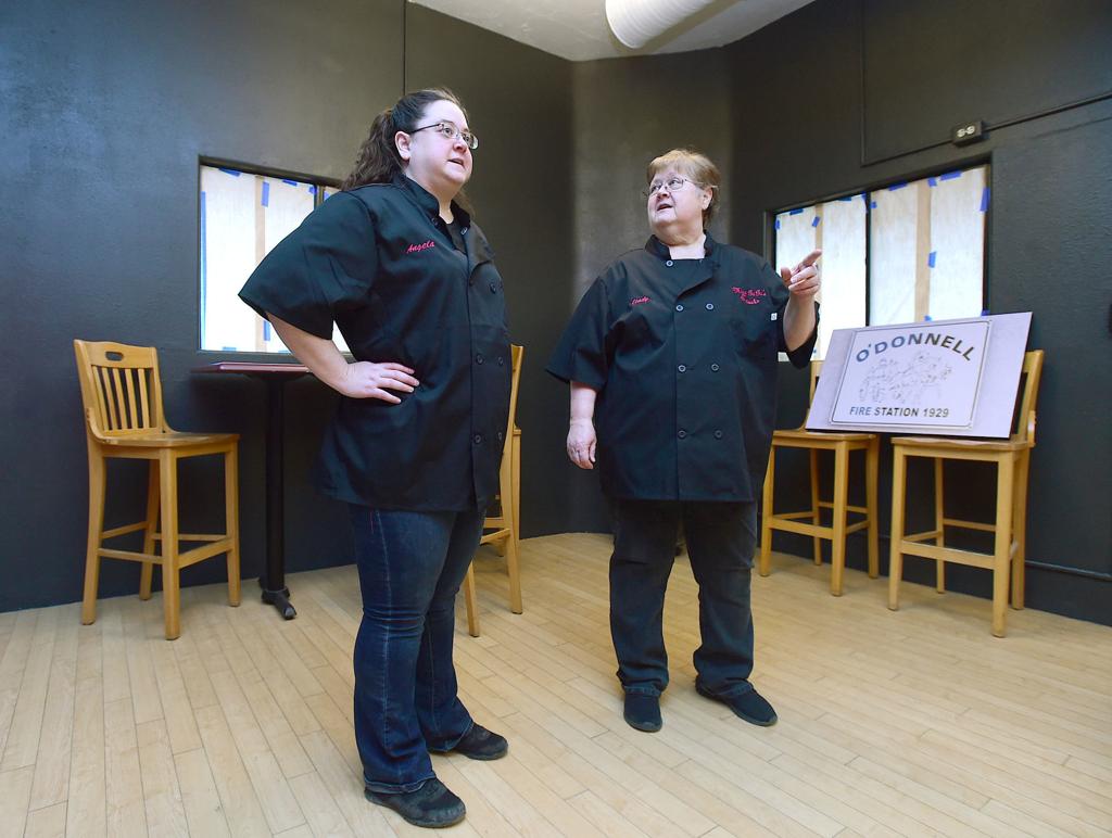 Relatives Reopen Log Cabin Bakery Under New Name Local News Billingsgazette Com