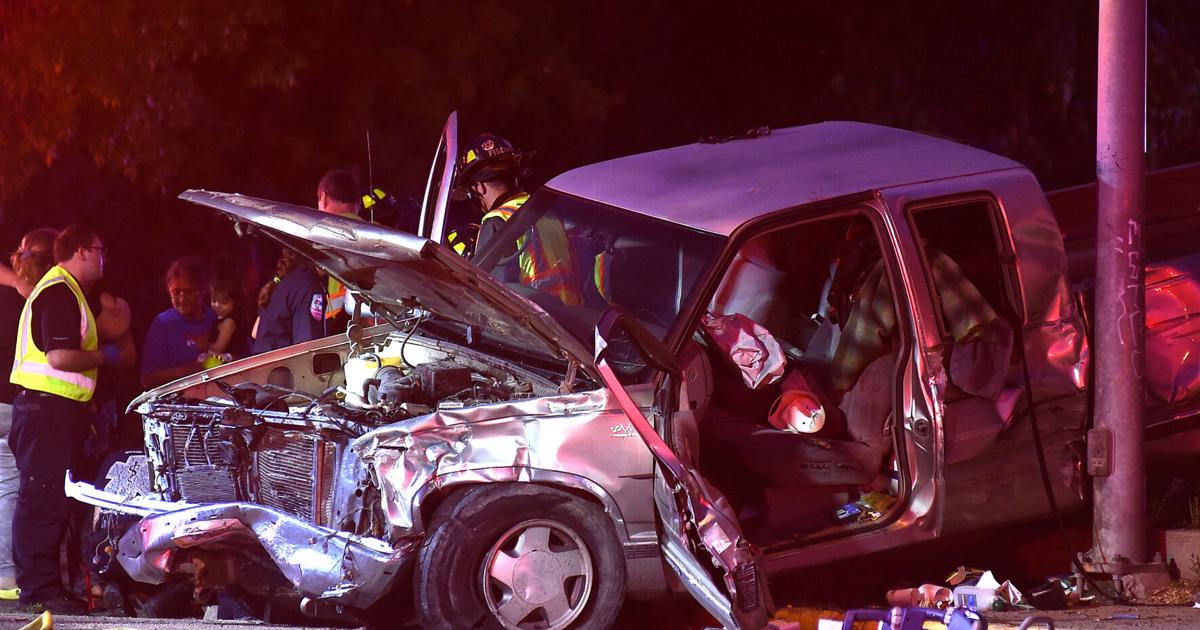 Crash Today Photo: Several injured in two car crash Sunday night