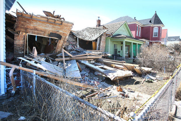 Three people narrowly escape Anaconda house explosion