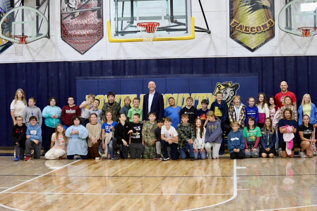 Governor Gianforte Fulfills Deer Lodge Students’ Wish to Make Ornaments for Capitol Christmas Tree
