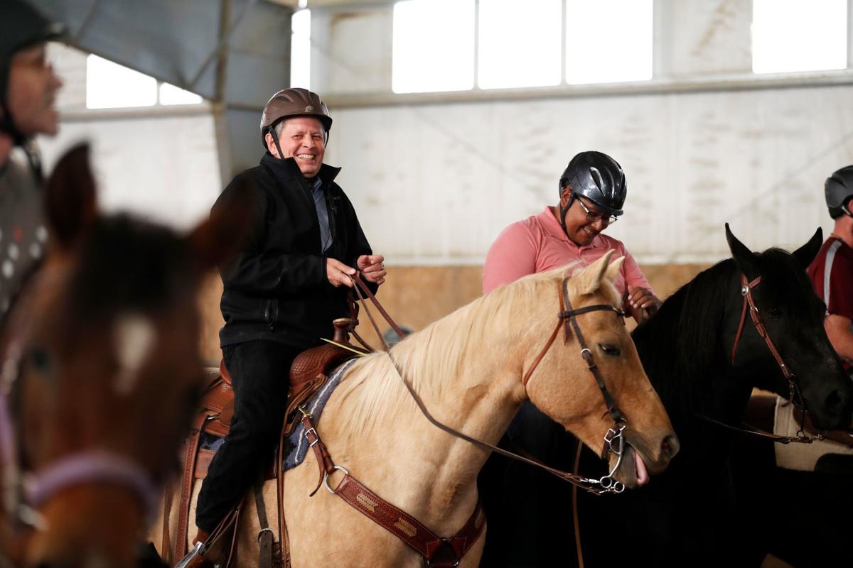 Daines visits veteran equine therapy program