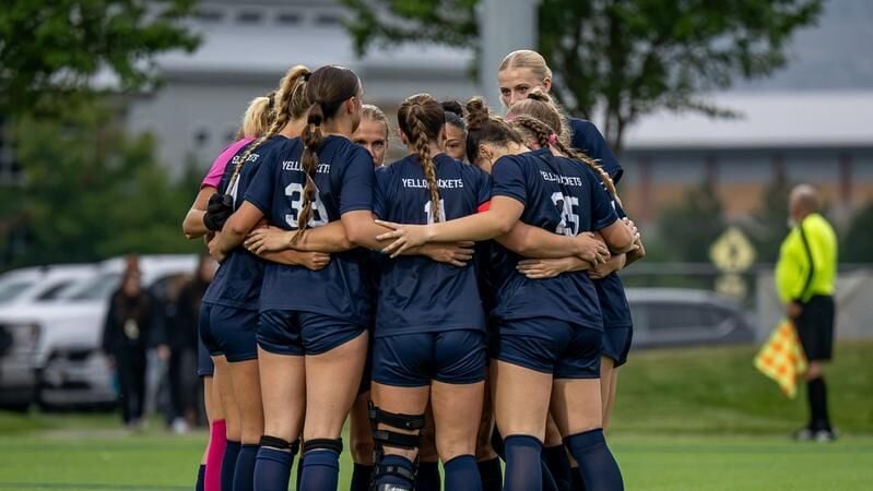 ‘Jackets Sunk by Second Half Goal from Simon Fraser