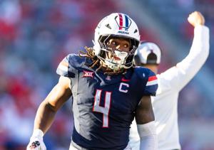 Arizona Wildcats linebacker Max Harris (4) against the Kansas Jayhawks in the second half at Arizona Stadium in Tucson on Nov. 8, 2025.