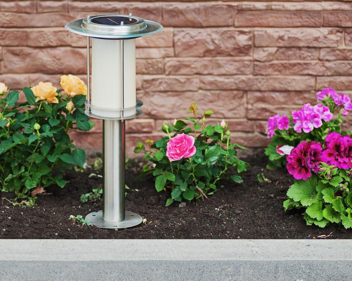 Solar-powered exterior lighting