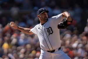 Detroit Tigers pitcher Justin Verlander (35)  throws a pitch during his last MLB game against the Pittsburgh Pirates at Comerica