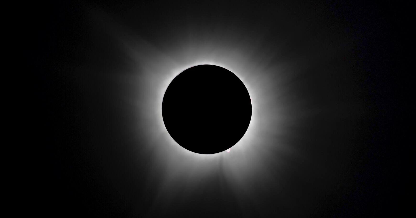 Small towns put on show for eclipse, even under clouds - Vimarsana News