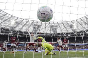 SOCCER-ENGLAND-WHU-ARS/