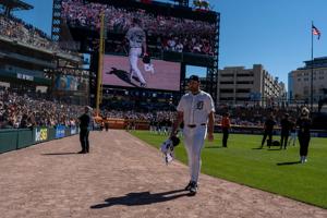 Detroit Tigers pitcher Justin Verlander (35)  walks on the field during his last MLB game against the Pittsburgh Pirates at