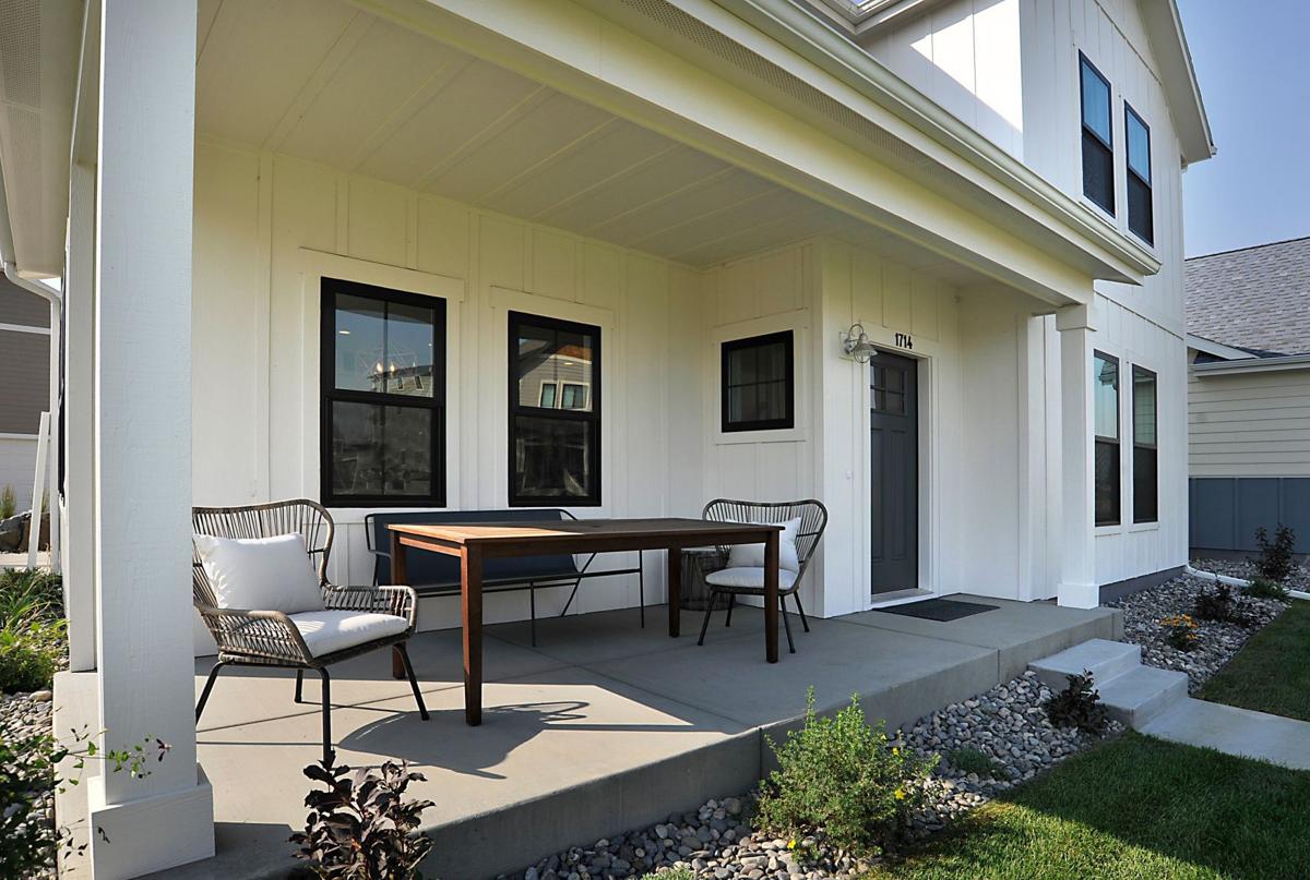 1714 Island View Nordic Farmhouse In A Billings Community Local