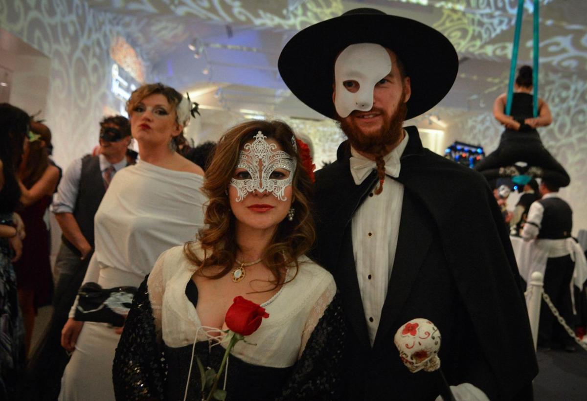 Photos Yam S Masquerade Party Had A Little Something For Everyone Entertainment Billingsgazette Com