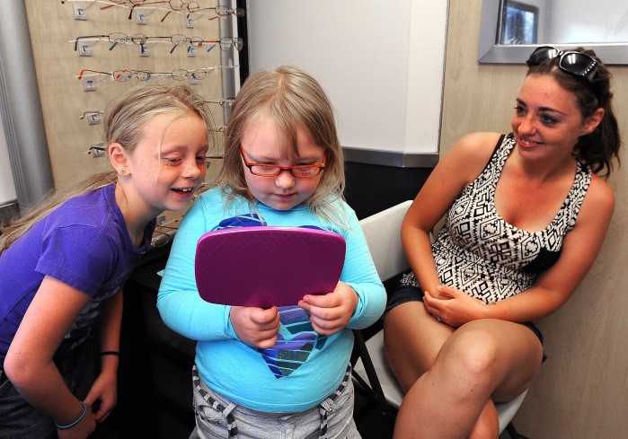 do kids get free glasses