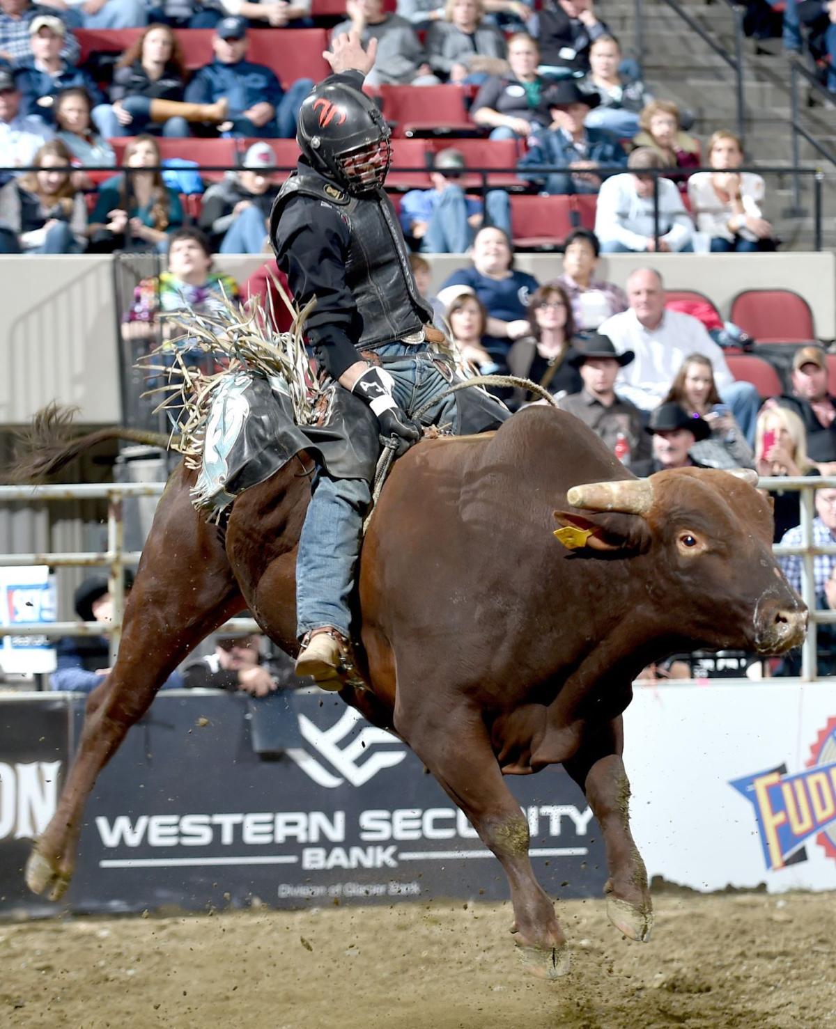 South Dakota cowboy doubles his fun at NILE Rodeo