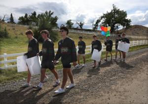 Photo: Hockey players hold vigil on route to memorial service