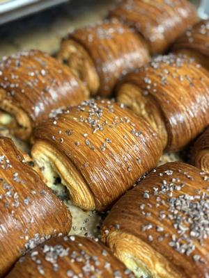 Wild Crumb Cocoa Nib Suisse