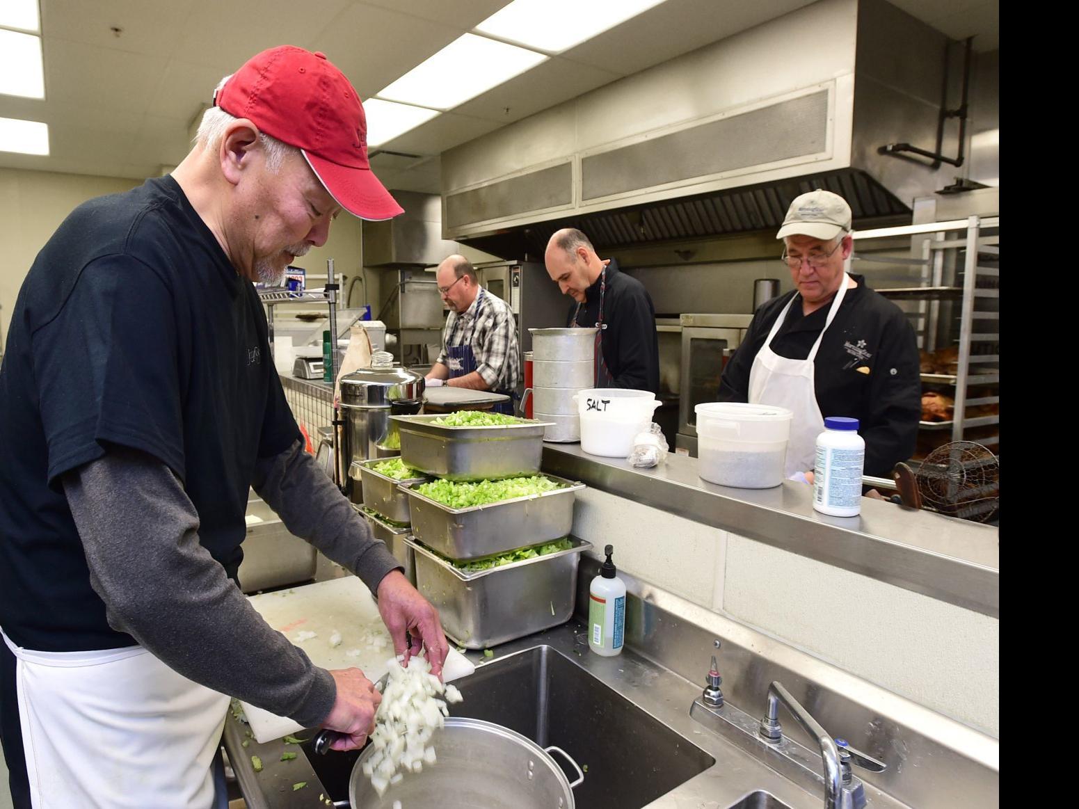 Billings Chefs Prep Thanksgiving Meals For Food Bank Rescue Mission Local News Billingsgazette Com