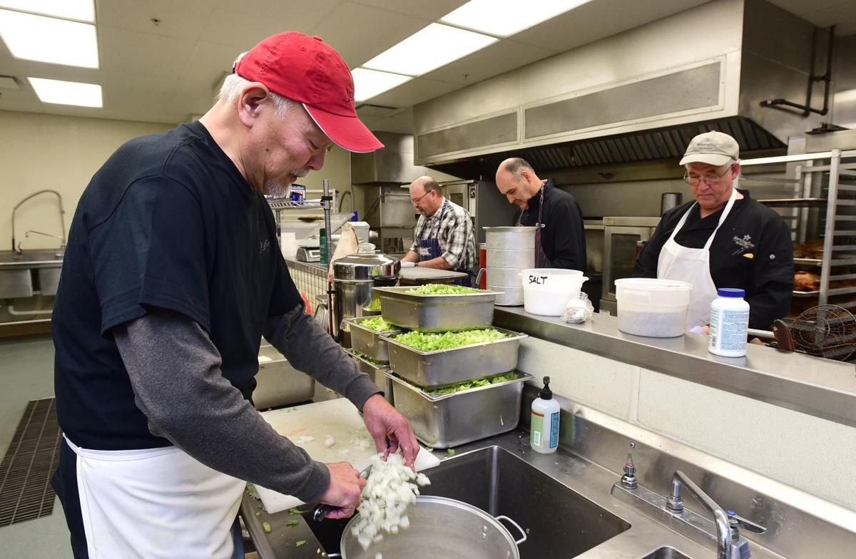 Billings Chefs Prep Thanksgiving Meals For Food Bank Rescue Mission Local News Billingsgazette Com