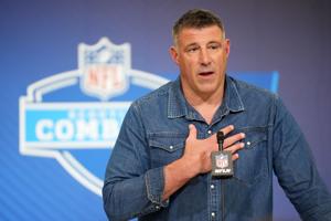 Mike Vrabel called Dianna Russini photos 'laughable.' Expert calls response a 'disaster'