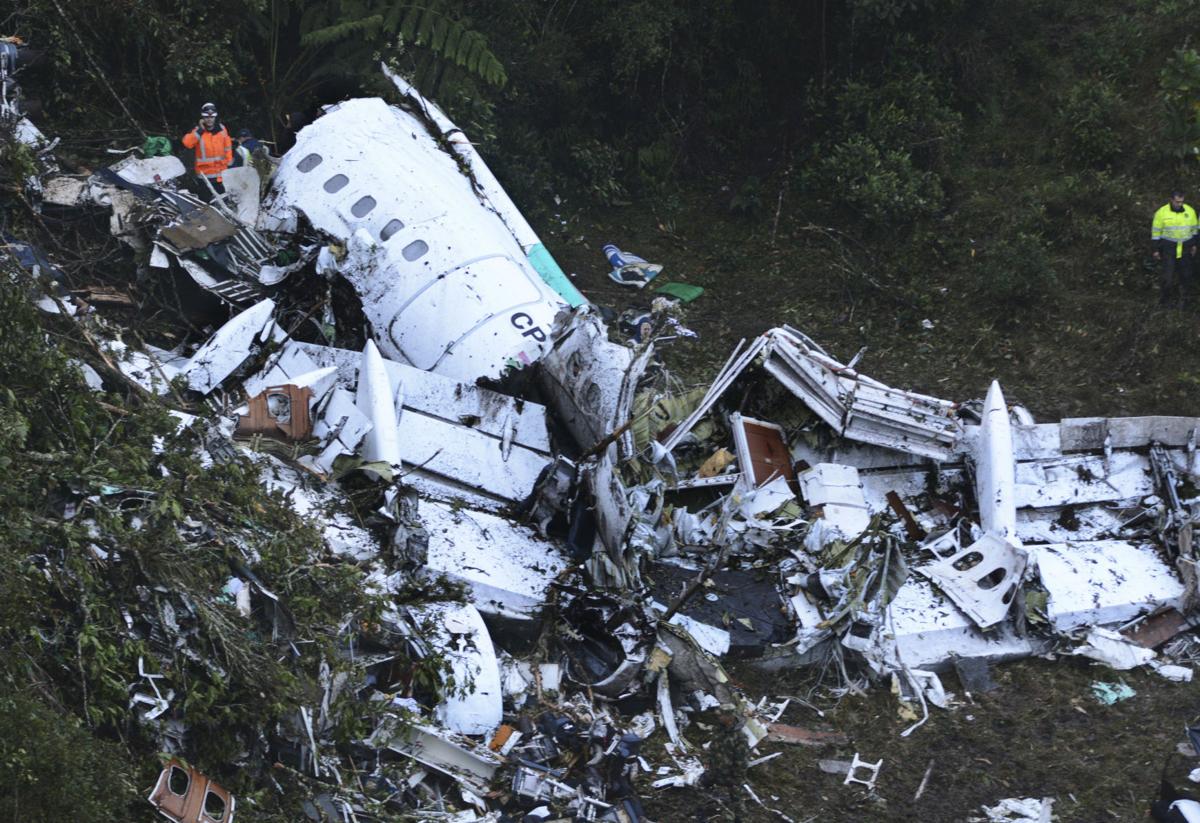pic Plane Crash Bodies Graphic Photos photos 75 dead after brazilian soccer