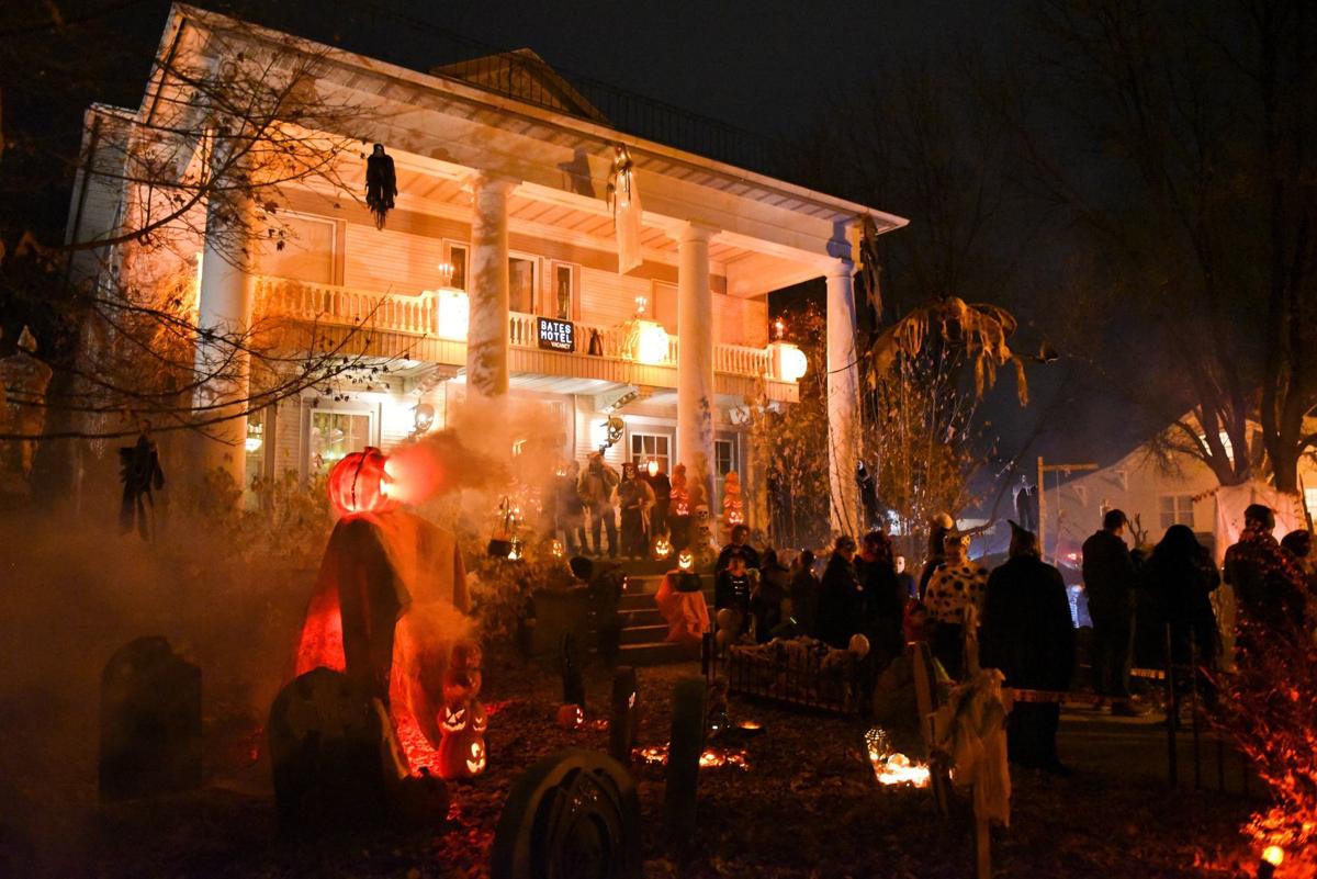 Photos Halloween On Clark Avenue Local News Billingsgazette Com