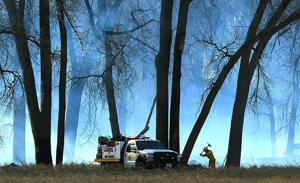 Powerful wind gusts push small grass fire east of Laurel