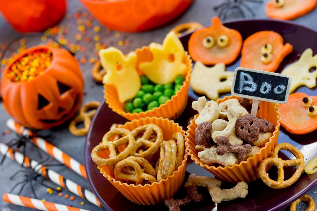 Whodunit Dinner Party - Whodunit: Blue Carbuncle, the Sequel | Blue, Rings for men ... / Have a themed dinner party for your friends by hosting a murder mystery game night.