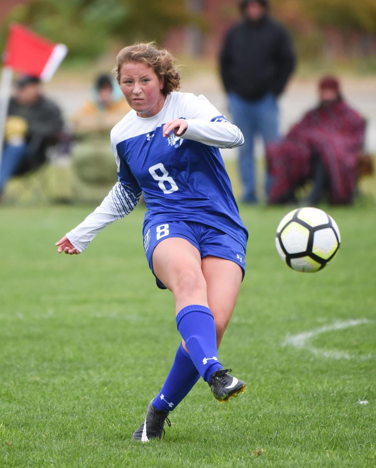 Billings Skyview S Gertsch Twins Provide Backbone For Stout Girls Soccer Defense Soccer Billingsgazette Com