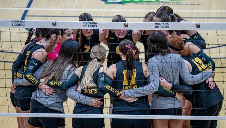 Yellowjackets Drop Three-Set Decision at Saint Martin’s