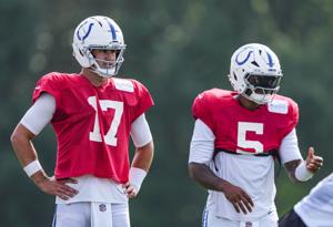 Indianapolis Colts quarterback Daniel Jones (17) waits between drills with Indianapolis Colts quarterback Anthony Richardson Sr.