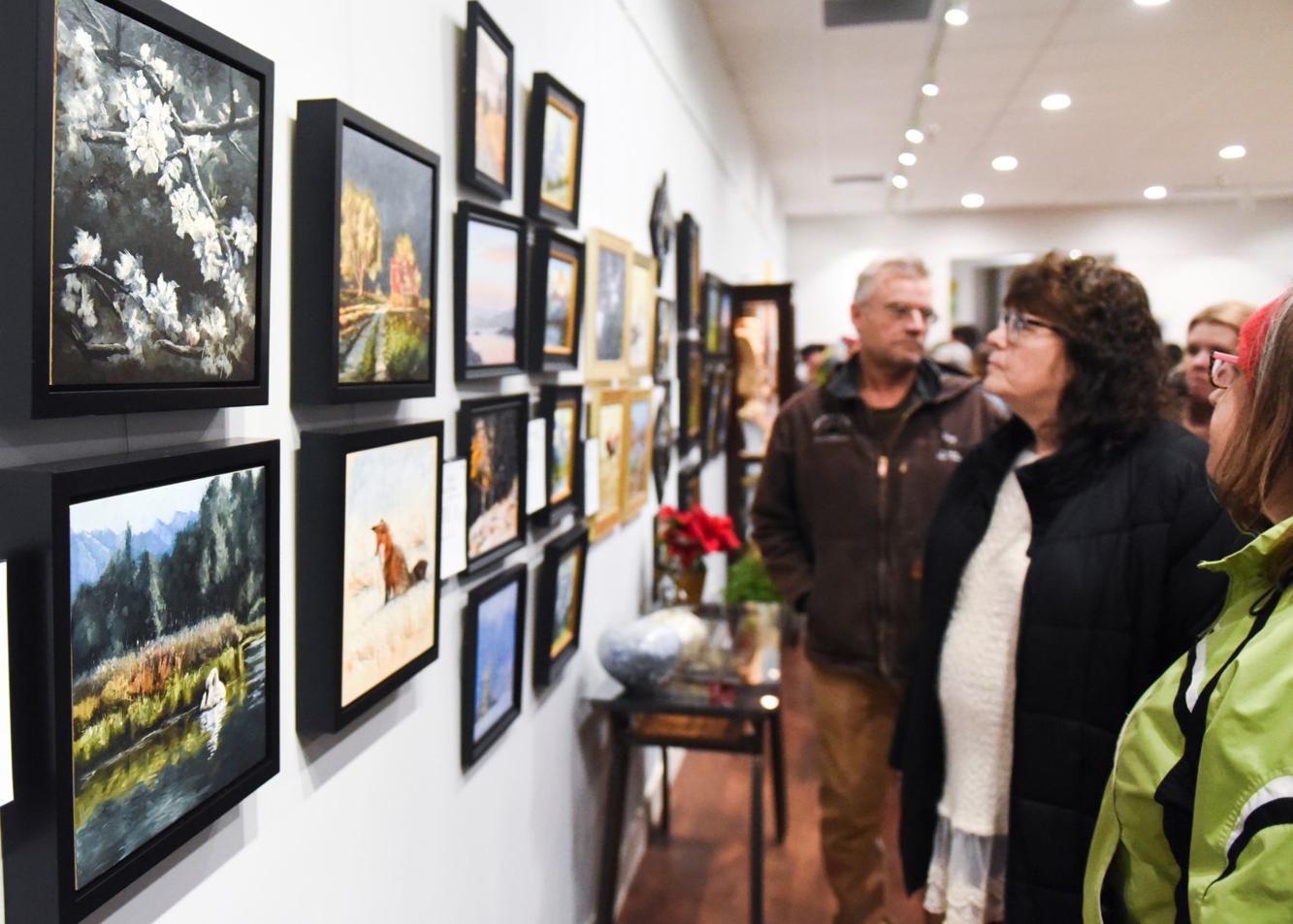Holiday ArtWalk, Christmas Stroll, and popup parties focus on local