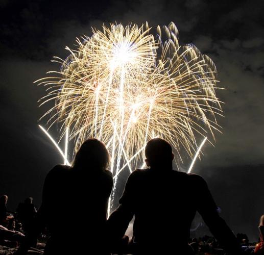 Castle Rock fireworks draw crowd for 'ooohs' and 'aaahs'