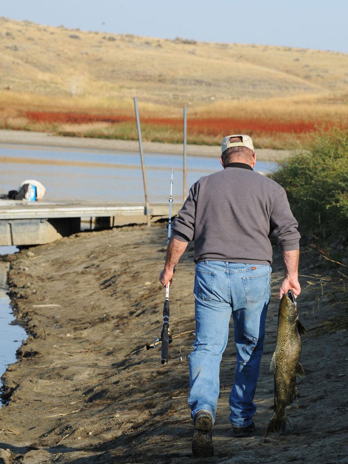 Hooked on salmon Fall chinook snagging draws anglers to Fort Peck