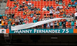 Manny Fernandez became the 27th honor roll member of the Miami Dolphins during a halftime ceremony at Sun Life Stadium in Miami