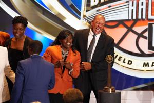 BASKETBALL/