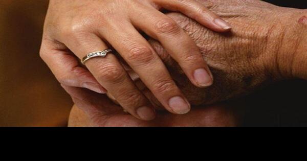 Do men and women’s hands give off different scent profiles? Plus, flossing could help prevent dementia, and more health news