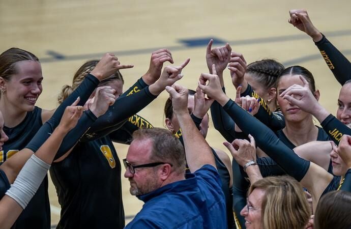 Yellowjackets Drop Three-Set Match at Alaska Anchorage