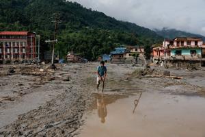 Death toll mounts, more than 1,000 missing in Nepal and China after Himalayan flood