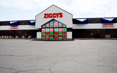 ziggy store billings hardware close billingsgazette closing advertise empty parking signs monday lot