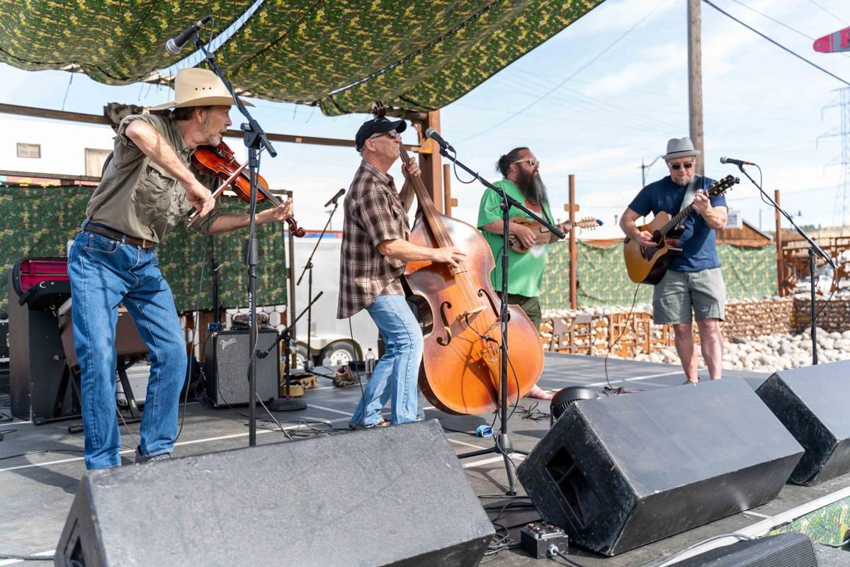 Live This Week Jessica Eve, Wes Urbaniak, Dylan Weibe, Switchback