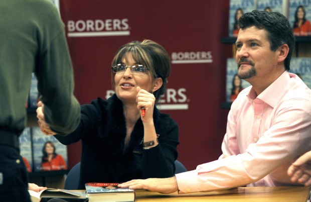 Fans Meet Palin Get Coveted Autograph In The Book Local