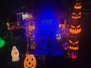 101826-loc-halloween-p21harmon.jpg