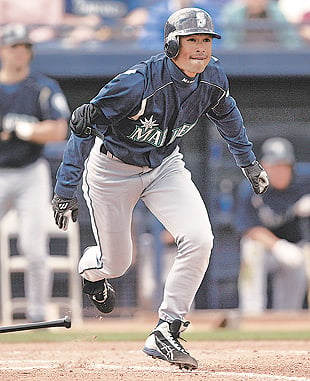 At Cactus League debut, Ichiro says it was a 'special moment' to don M's  uniform again