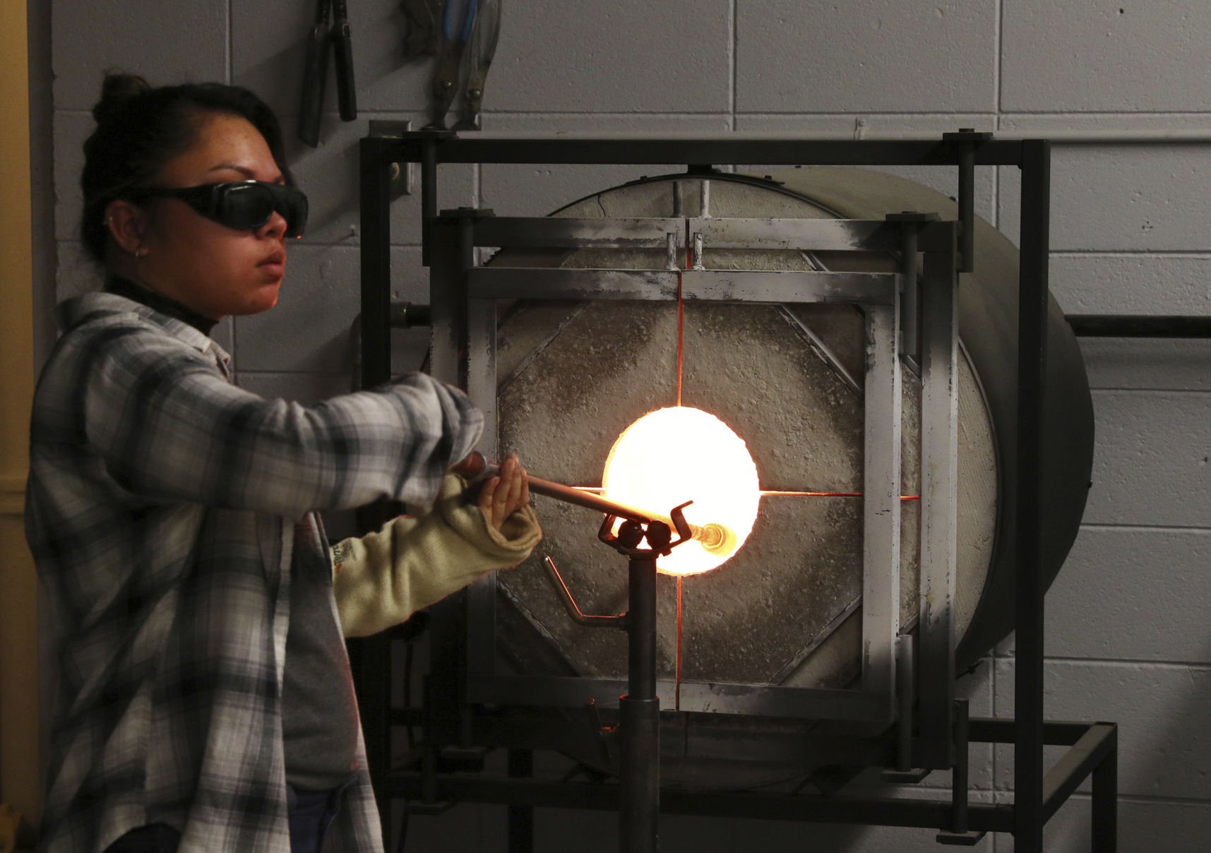 Rare Glass-blowing Studio Heats Up At Butte High | Montana News ...