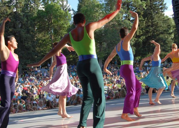Sweet Pea dancers in Lindley Park